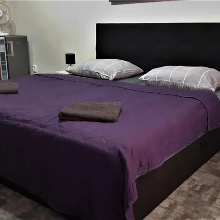 דירה Kuto Apartman טרנבה