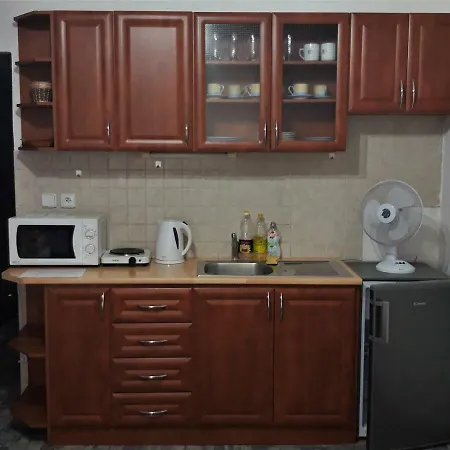 Kuto Apartman דירה *